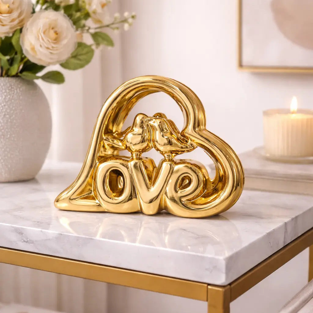 Statue LOVE Dorée