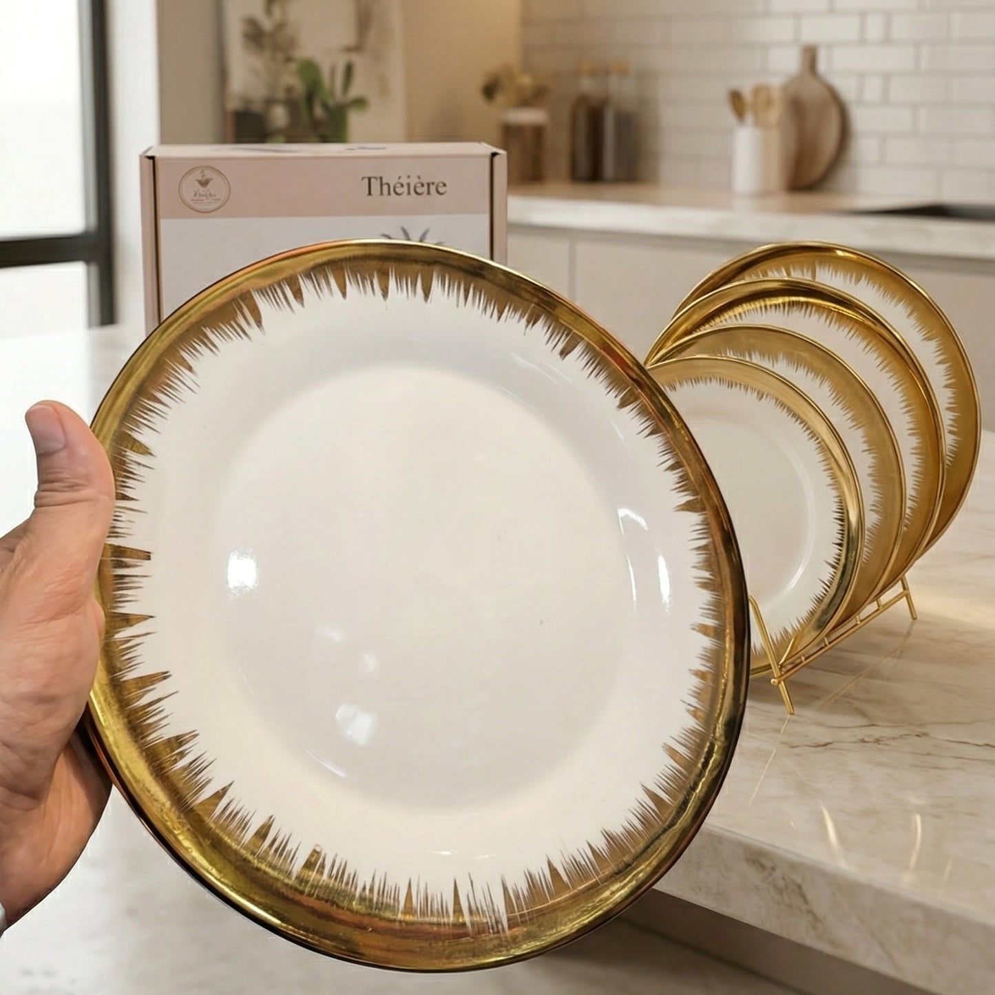Assiettes Dorées Élégantes